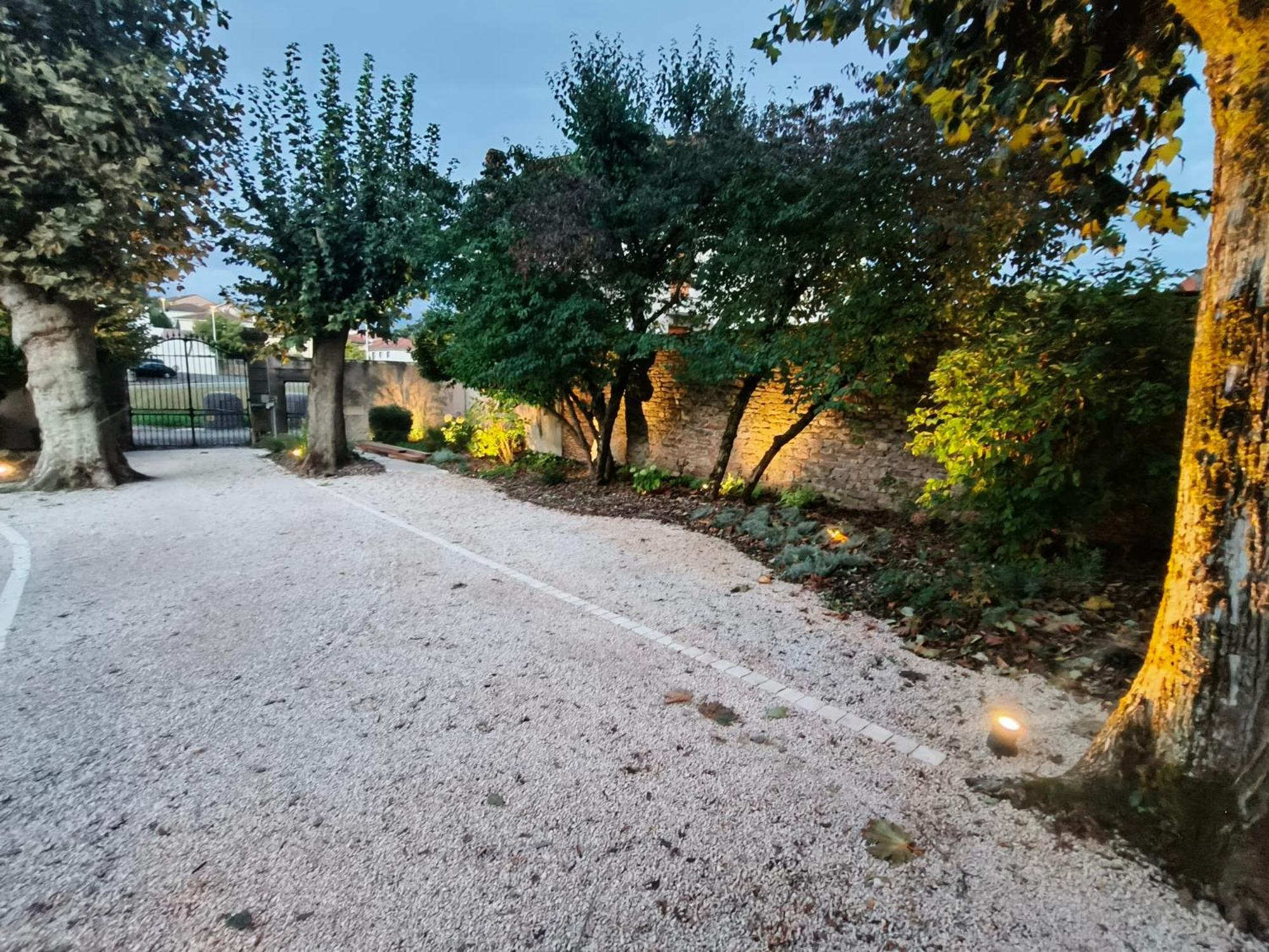 Chez Emma Et Louise - Maison Individuelle Avec Stationnement Gratuit Mâcon Buitenkant foto